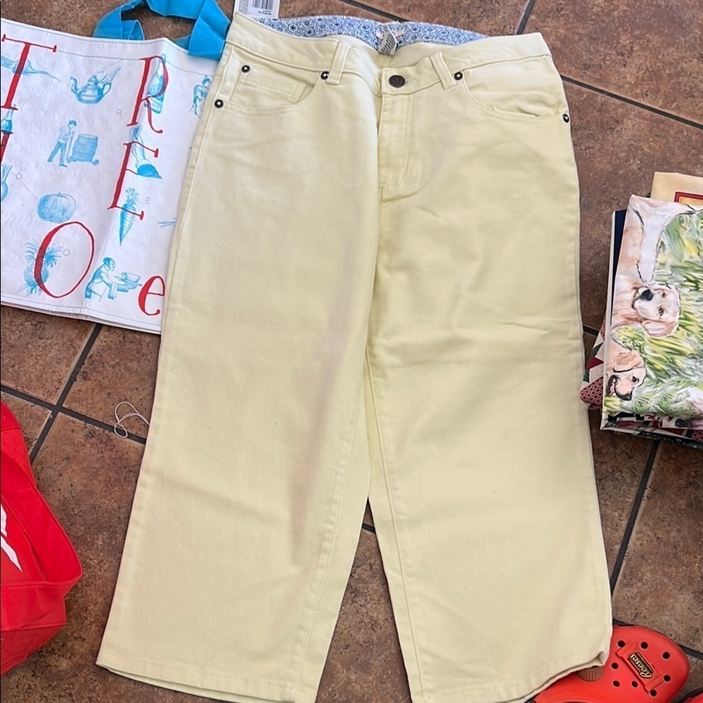 IZOD Buttercup Yellow Stretch Capri Jeans Size 8